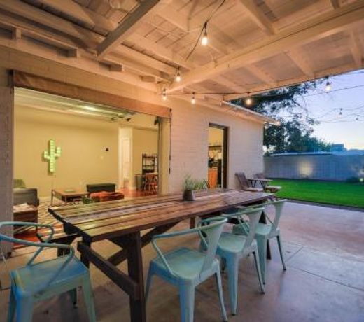Hip Guesthouse Centrally Located