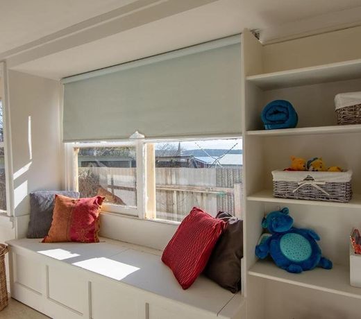 Dawns Sleeps 4 in 2 queens with 2 ensuites wifi in town.
