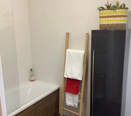 3 p 60 M2 Lesapparts Paris-Clichy terrasse equipee et wifi gratuit