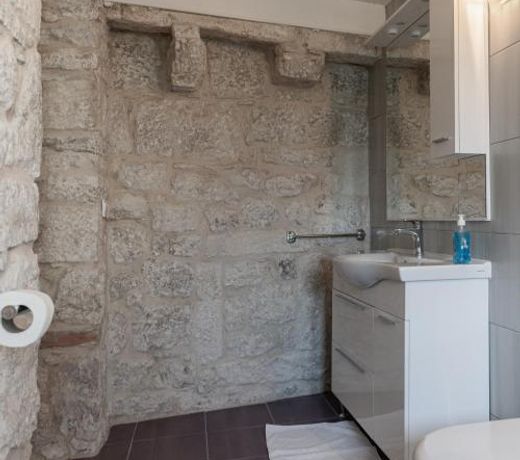 Stone house Dario with Finnish sauna and an outdoor hot tub