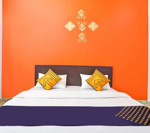 SPOT ON 75686 Royal Stay