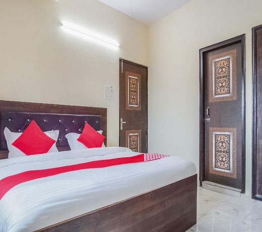 OYO 74584 Hotel Vivaan Palace