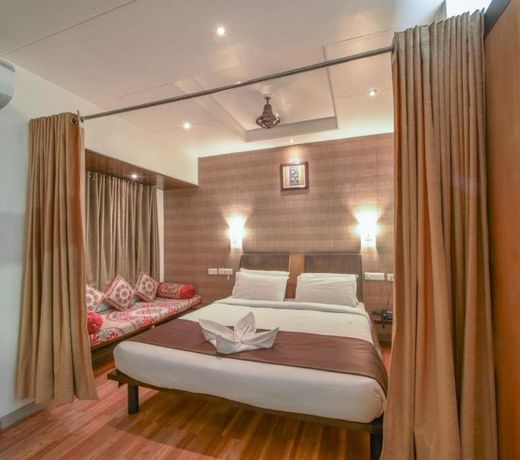 Hotel Orient Crown, Kolhapur