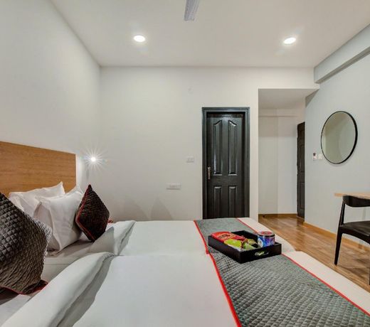 OYO Townhouse 75987 Sector 30