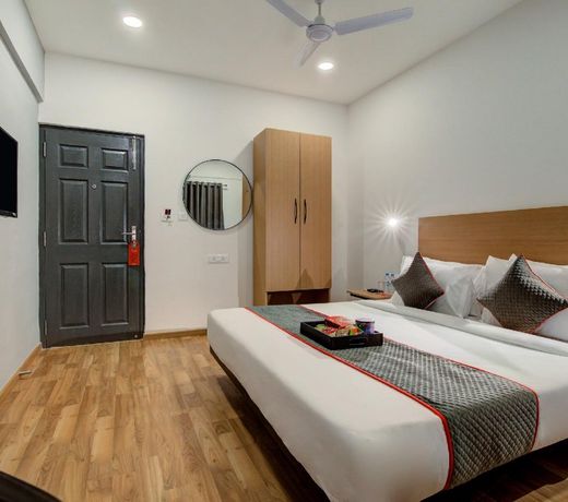 OYO Townhouse 75987 Sector 30