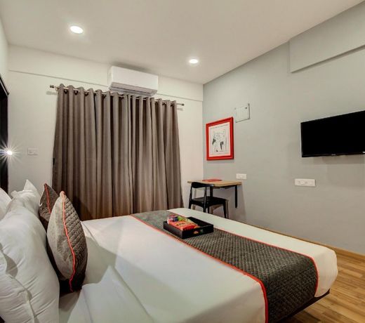 OYO Townhouse 75987 Sector 30