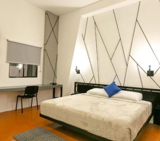 D' LA TORRE HOTEL