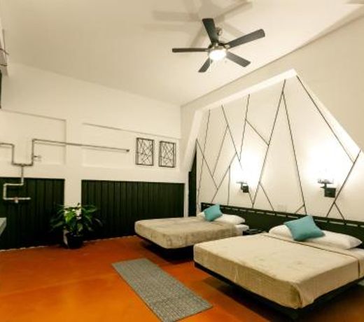 D' LA TORRE HOTEL