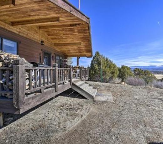 Sprawling Mountain Escape Great for Large Groups