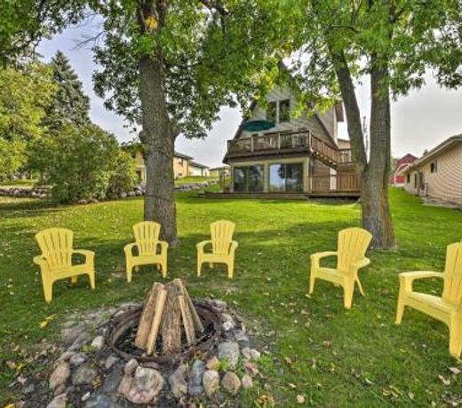 Rock River Waterfront Cabin Dock and Game Room!