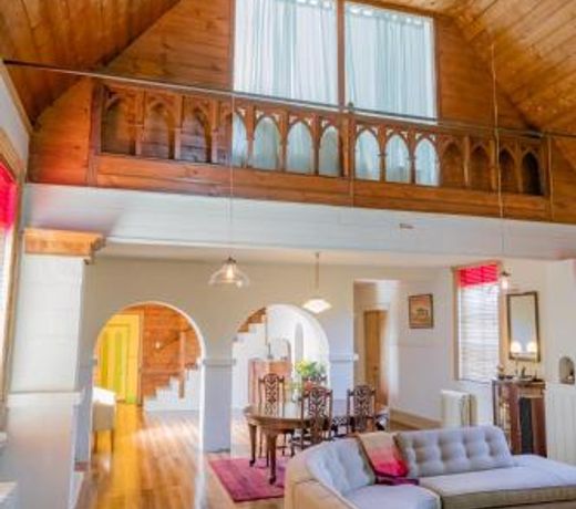 Abbey on Main - Unique heritage listed property overlooking the Huon River