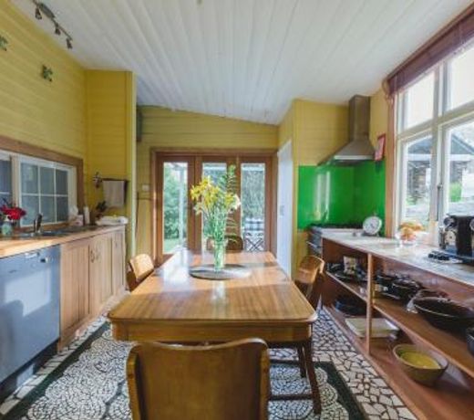 Abbey on Main - Unique heritage listed property overlooking the Huon River