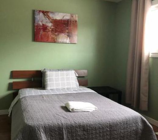 Private Rooms Male Accommodation Close to NAIT Kingsway Mall Downtown