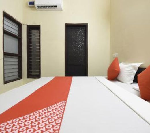 OYO 75930 Cozy Inn 2