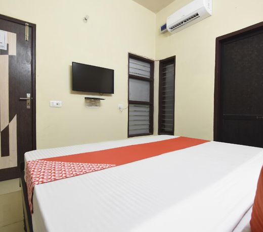 OYO 75930 Cozy Inn 2
