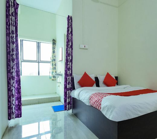 OYO Flagship 75657 Hotel Omkar Lodge