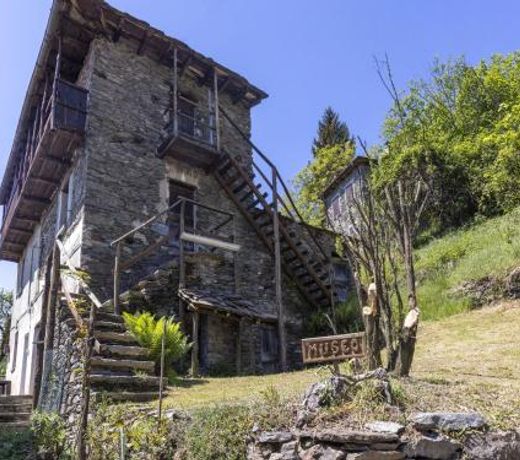 Heavenly Holiday Home in Carcente with Balcony