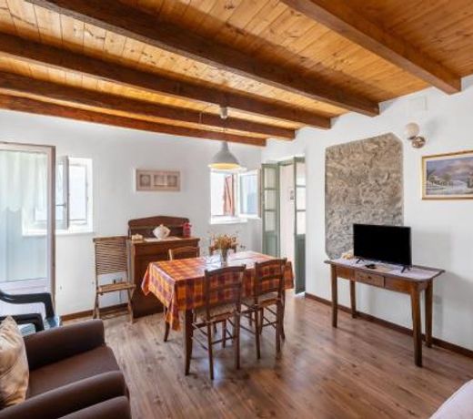 Heavenly Holiday Home in Carcente with Balcony