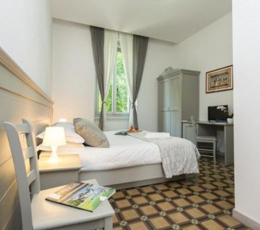 The Leoncino Hotel