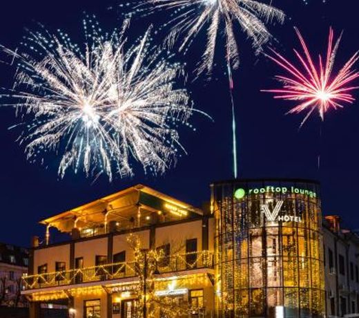 V Hotel&Rooftop lounge