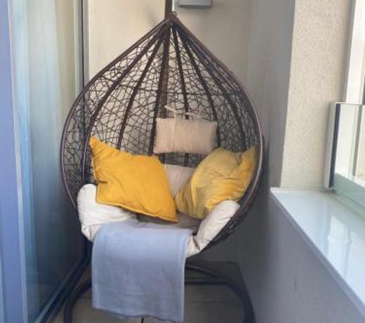 NEW, BEAUTIFUL APT WITH PARKING IN BEST LOCATION!