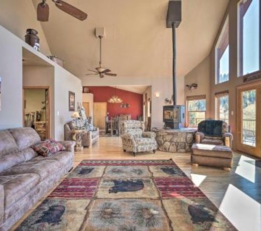 Mtn-View Cabin with Deck, 3 Mi to Cripple Creek!