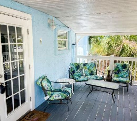 Island Time Inn Suites by AMI Locals