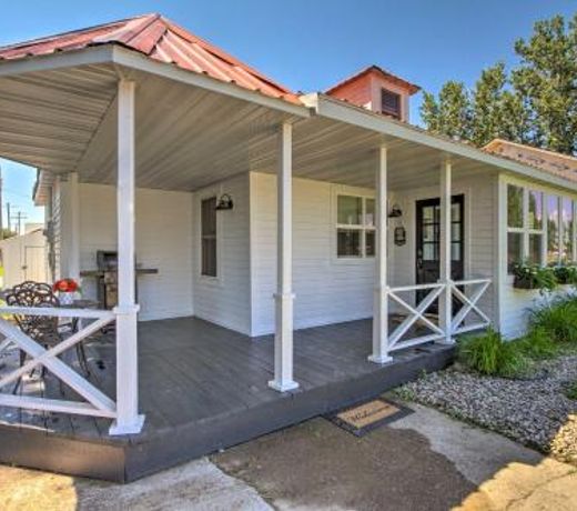 Remodeled Choteau Cottage Ski and Fish Nearby!