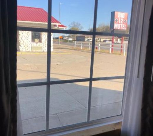 BIG 12 MOTEL