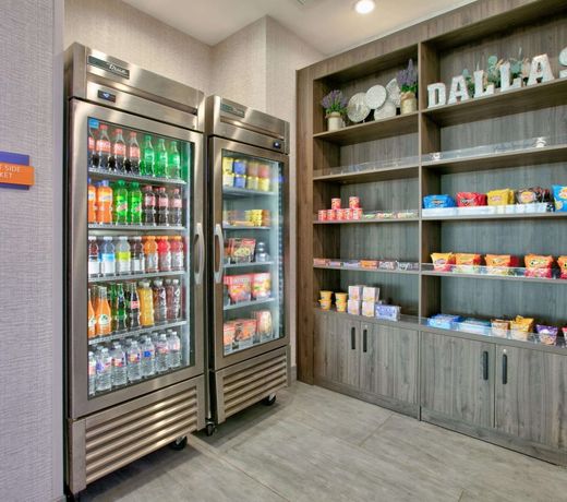 La Quinta Inn & Suites by Wyndham Dallas/Fairpark