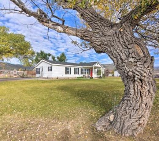 Bright and Beautiful Home, Explore Natl Parks!