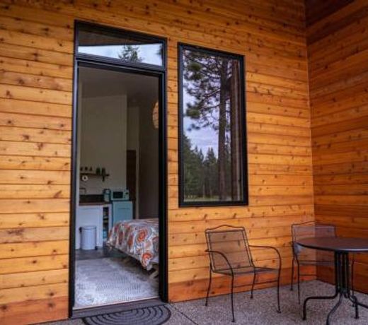 Stylish Studio on the Chewelah Golf Course