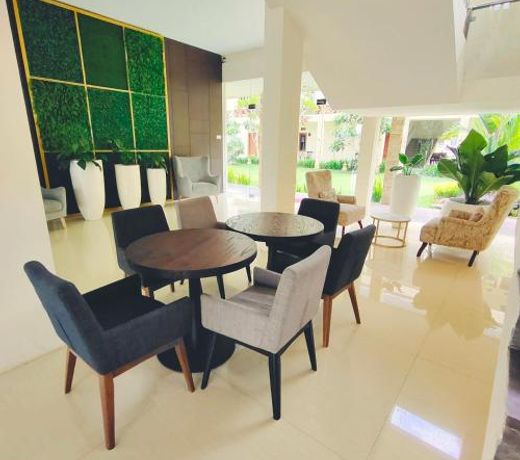 Dreamland Hotel And Lounge