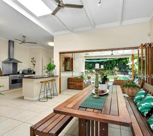 Vista Hillview Family Villa