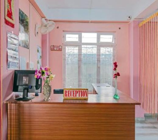 Vaccinated Staff- OYO 74137 Wonder Hill Guest House