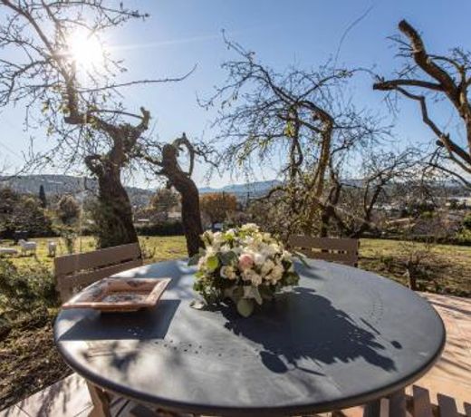 Charming Little Bucolic House 5-Min From City