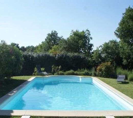 VILLA EN CAMPAGNE POUR 8 PERS AVEC PISCINE PARC CLOTURE