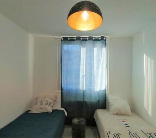 Appartement en centre ville dans résidence calme, RER C 1 min
