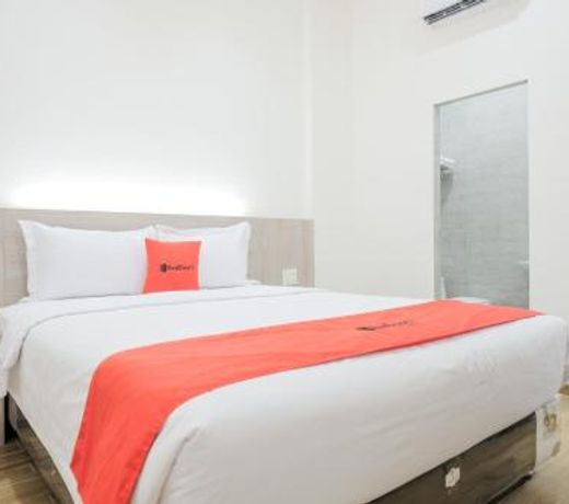 RedDoorz Plus @ Jalan Juanda Medan