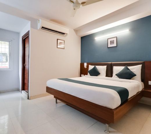 OYO SilverKey 76581 Hotel Stay Inn Maharani Peta