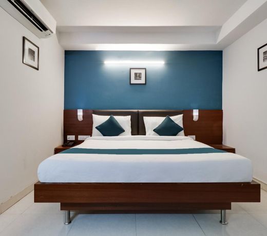 OYO SilverKey 76581 Hotel Stay Inn Maharani Peta