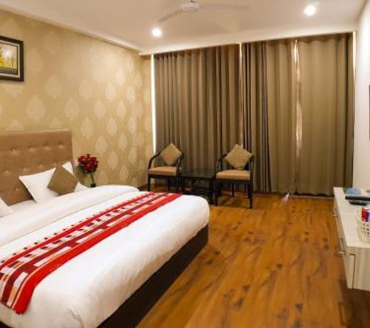 Merriment Hotel & Restaurant
