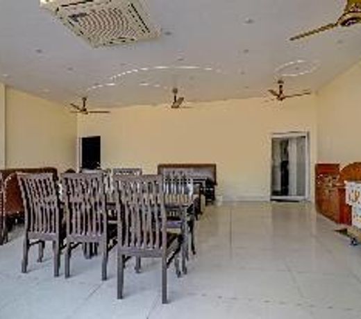 OYO ALG061 Tr Haweli Family Restaurant