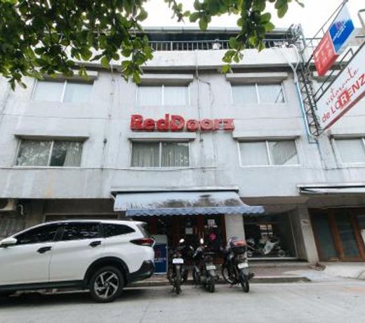 RedDoorz Premium at Arzo Hotel Manila