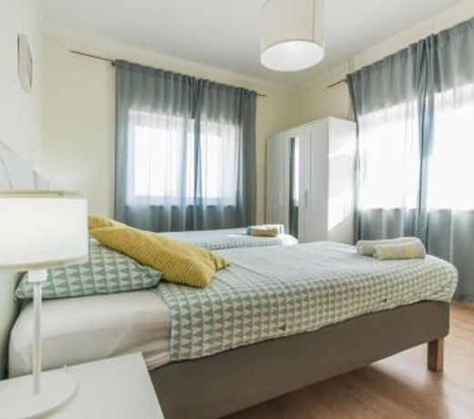 Beach Avenue Apartment