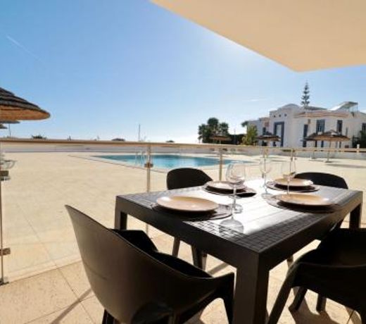 Olhos De Ãgua 1BR with Pool, AC and Free Parking