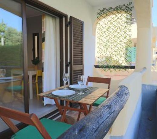 LovelyStay - Cozy 1BR Flat in Alvor with AC and Balcony