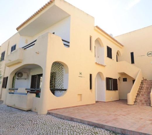 LovelyStay - Cozy 1BR Flat in Alvor with AC and Balcony