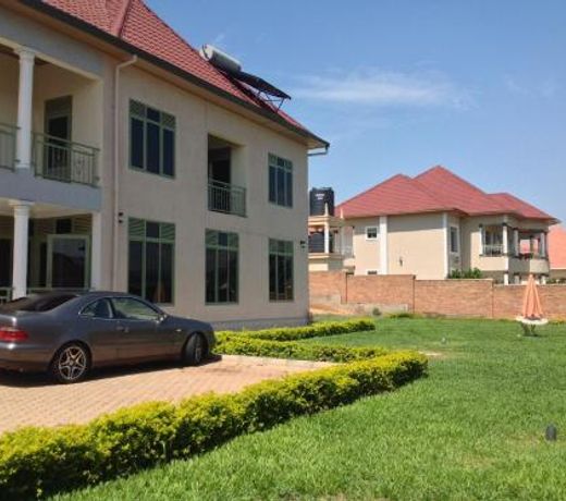 Room in House - Spacious double room muhazi MyPlace