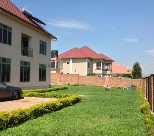 Room in House - Spacious double room muhazi MyPlace